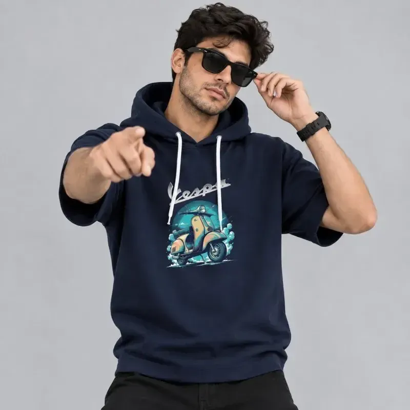 هودی مردانه پنبه ای آستین کوتاه طرح وسپا کلاه دار مدل قواره آزاد